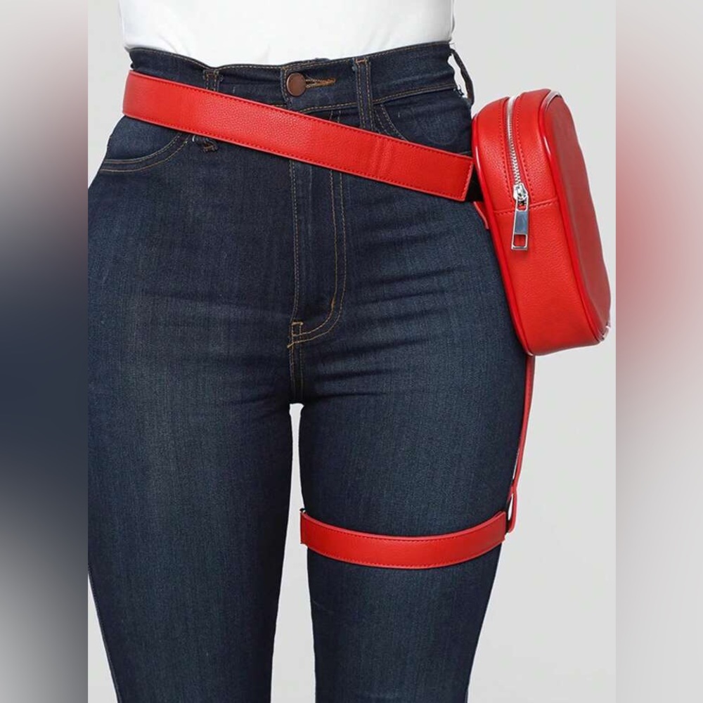 NWOT, fashion-nova waist thigh bag..